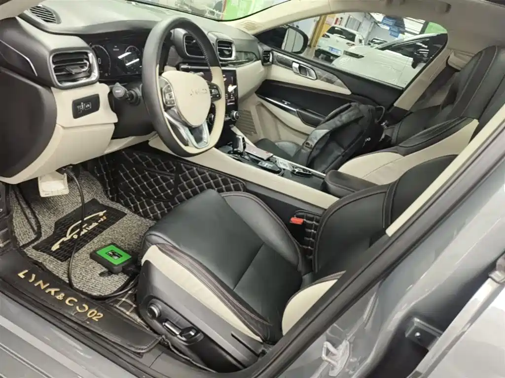 Lynk & Co 02 2018 Model 1.5T DCT 2WD Yao Pro Edition China V фото 15
