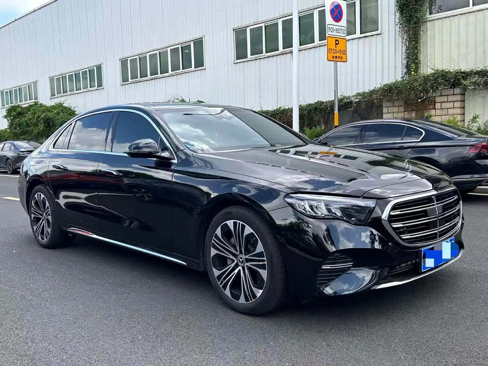 Фото 3 - Mercedes-Benz E-Class