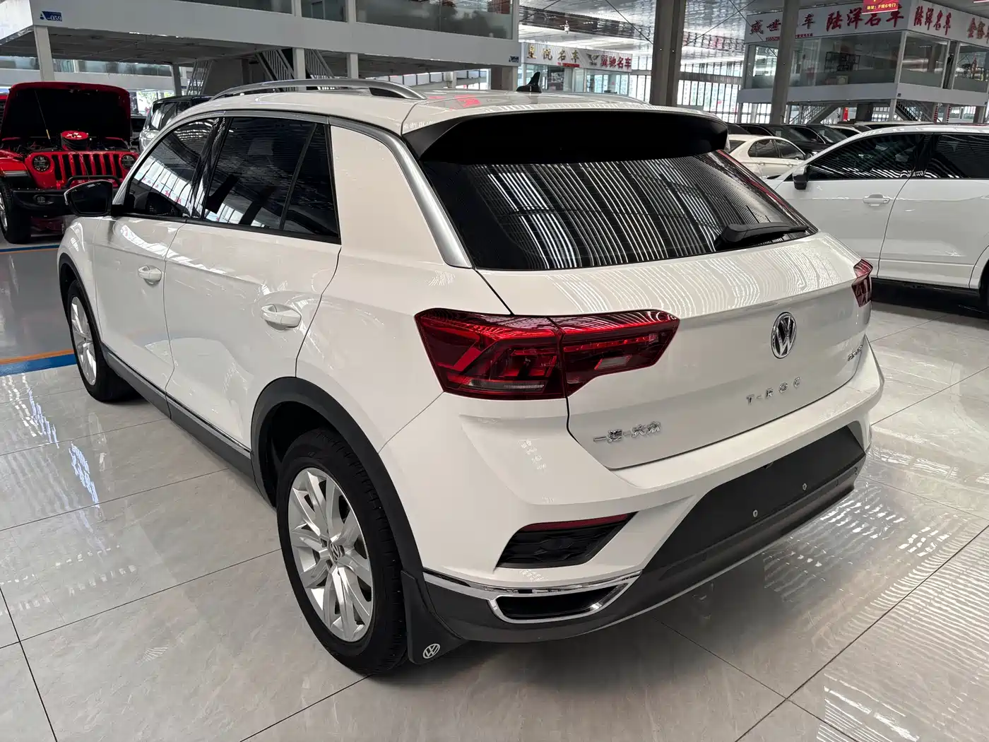 Volkswagen T-ROC 2020 230TSI DSG 2WD Progressive фото 10