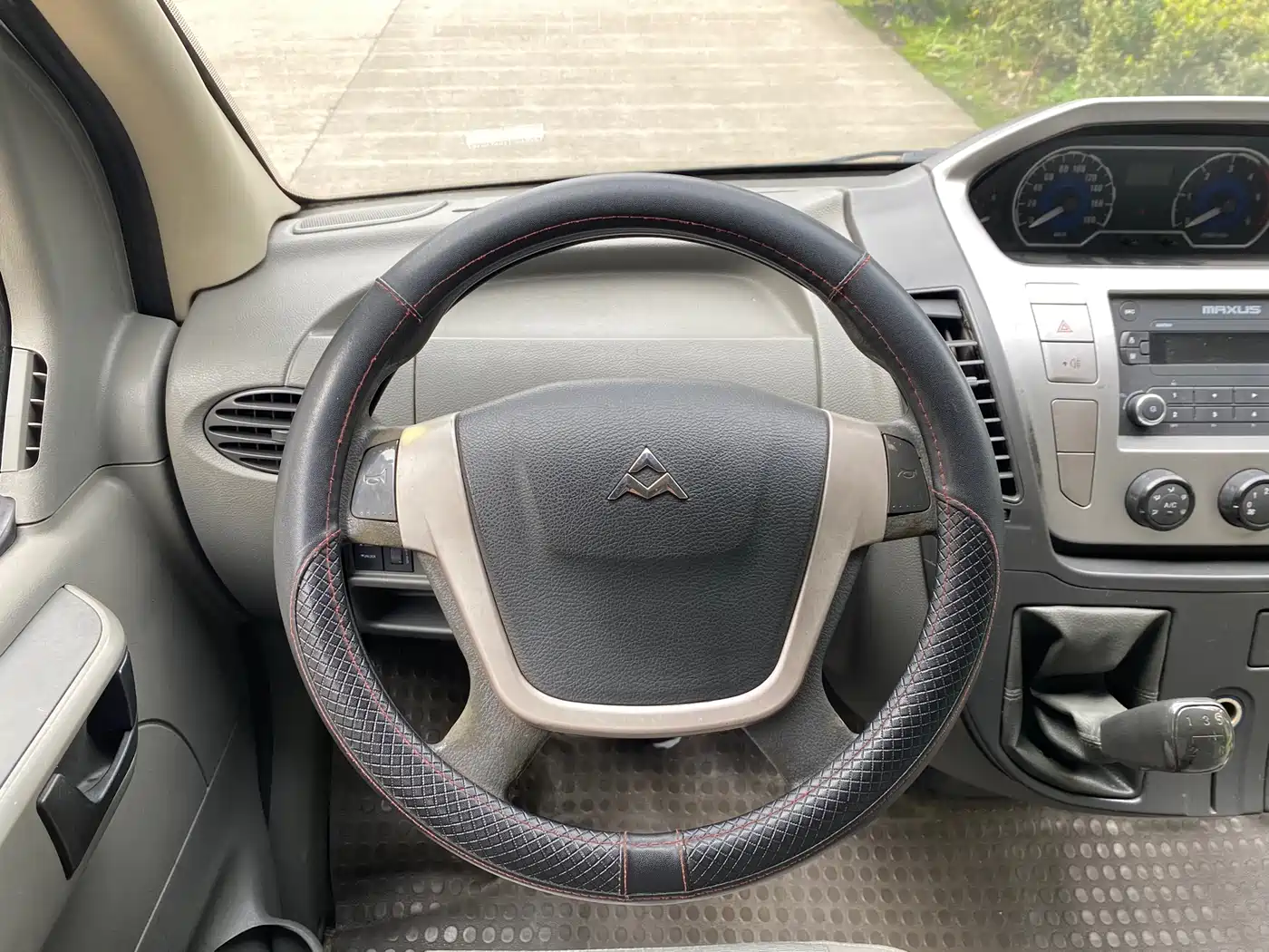 SAIC Maxus Xintu V80 2011 Model 2.5T Short Wheelbase Medium Roof Transport Elite Edition фото 10