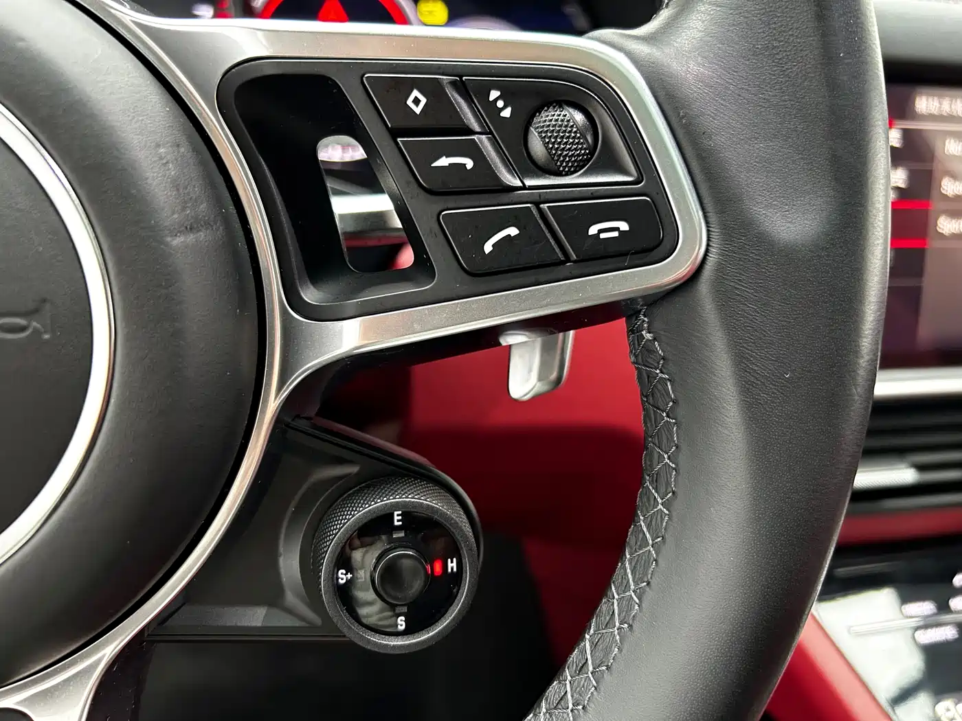 Porsche Cayenne New Energy 2023 Cayenne E-Hybrid 2.0T Platinum Edition фото 11