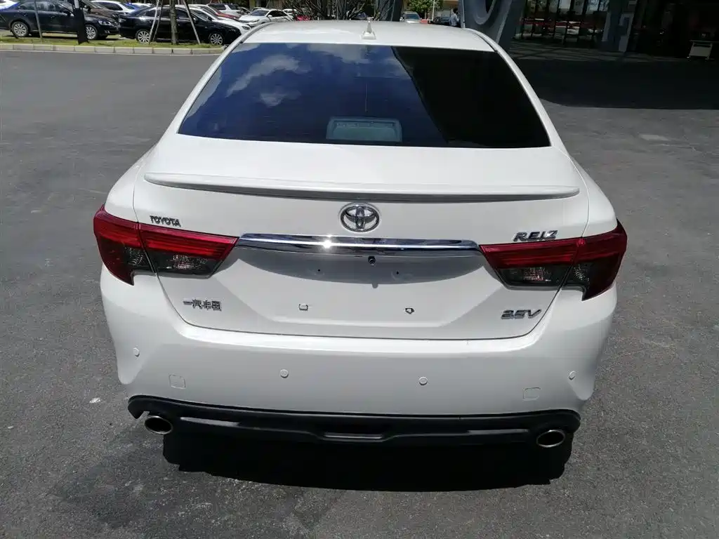 Toyota Reiz 2013 2.5V Premium Edition фото 4