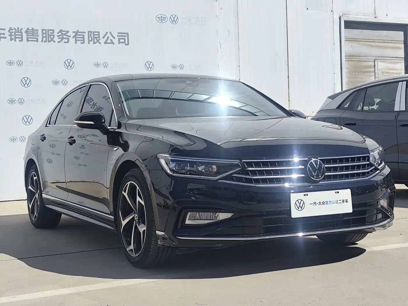Volkswagen Magotan 2023 Model 2 Million Commemorative Edition 330TSI DSG Luxury фото 4