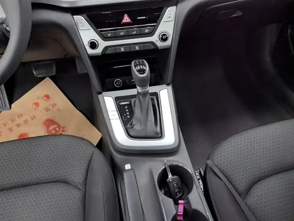 Hyundai Elantra 2016 Model 1.6L Automatic Smart Elite фото 14