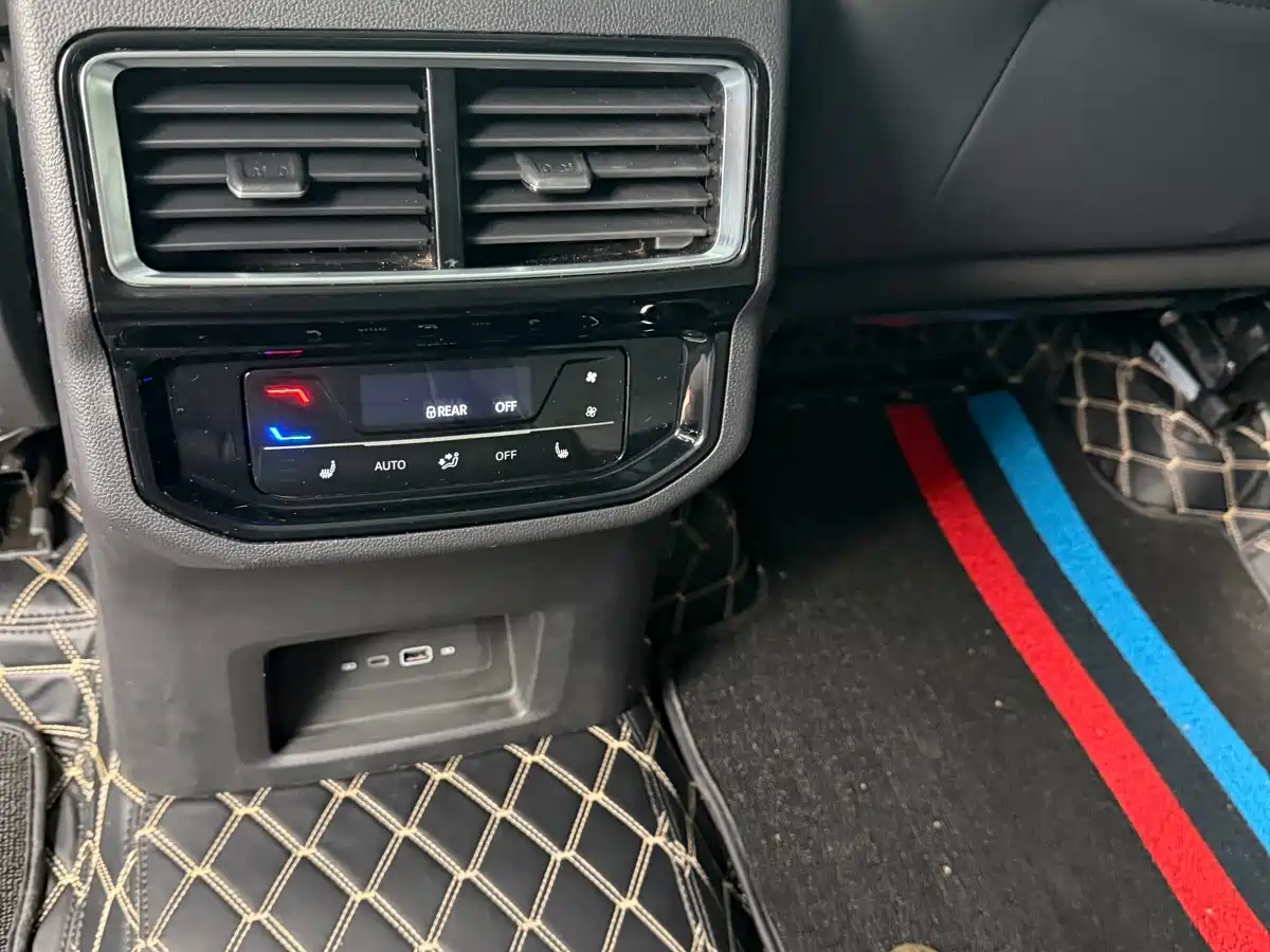 Volkswagen Teramont 2021 Teramont X 530 V6 4WD Polar Night Limited Edition фото 8