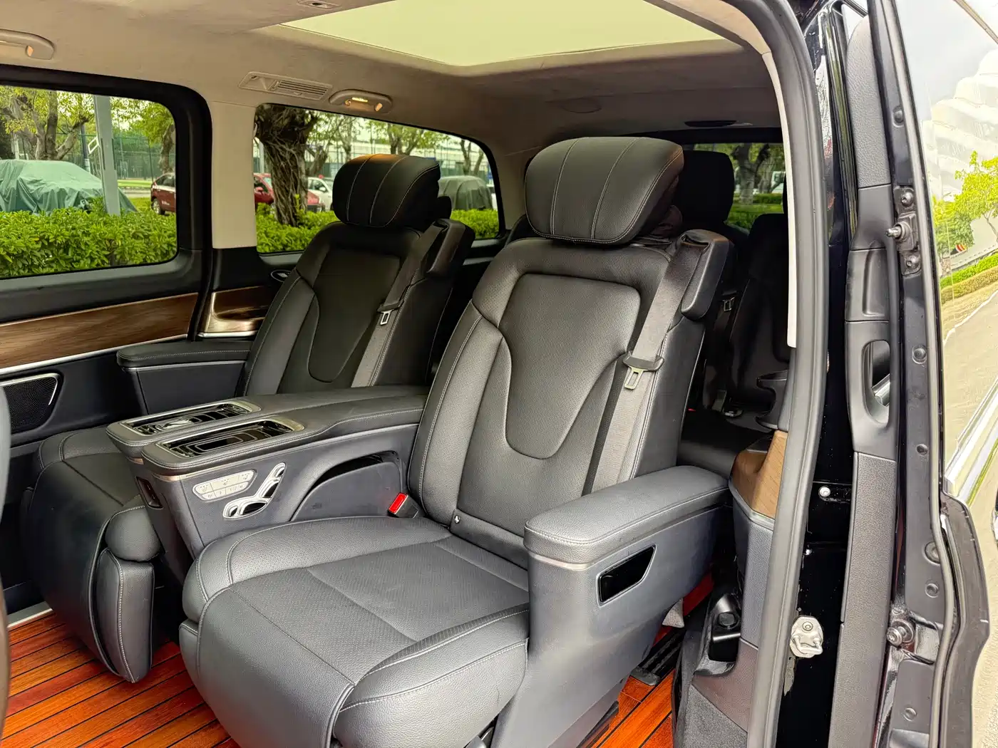 Mercedes-Benz V-Class 2022 V 260 L Long Wheelbase Luxury Edition фото 14