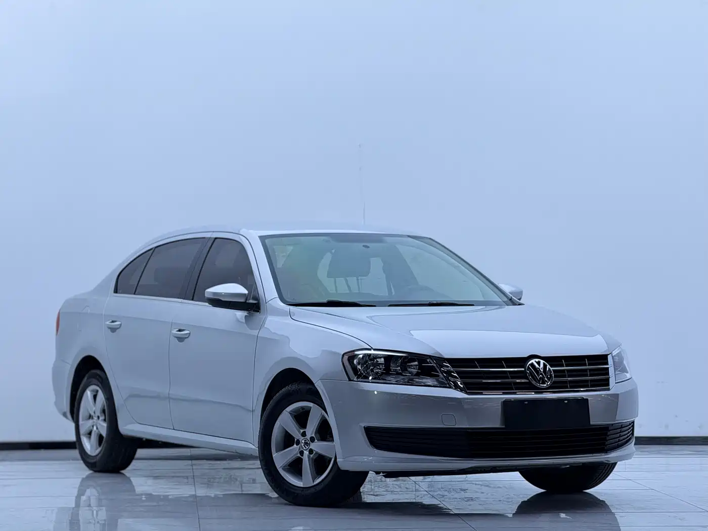 Volkswagen Lavida 2013 1.6L Automatic Trend Edition фото 3