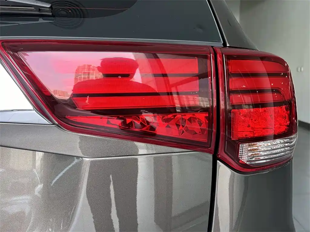 Mitsubishi Outlander 2016 2.4L 4WD Luxury Edition 7-seater фото 15