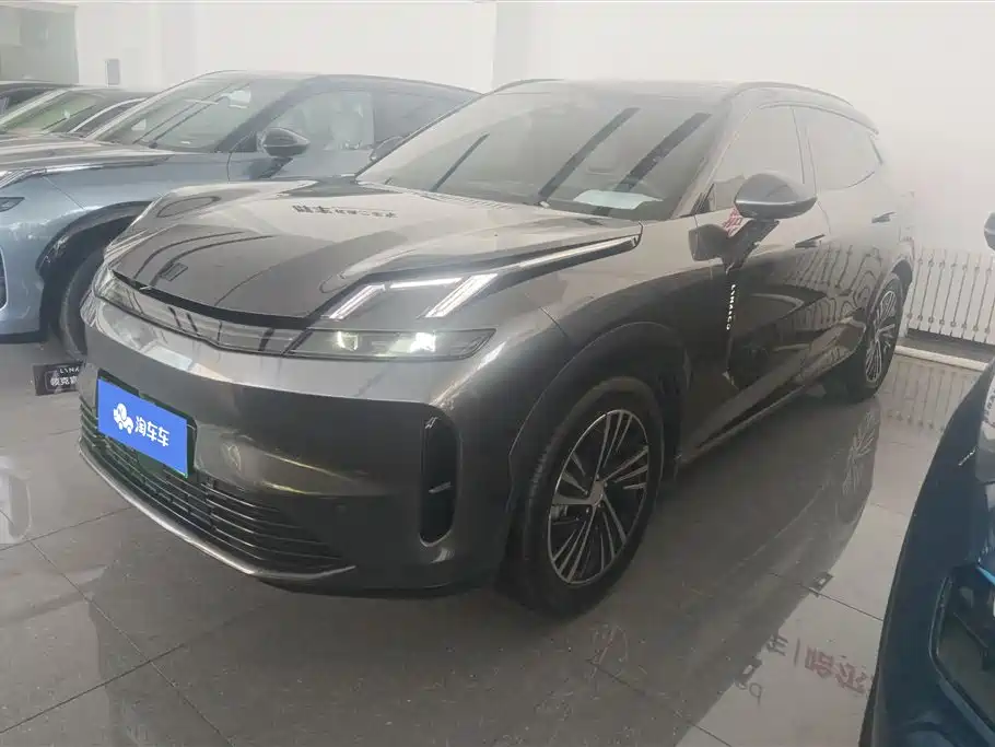 Lynk & Co 08 EM-P 2023 120km Long Range Pro