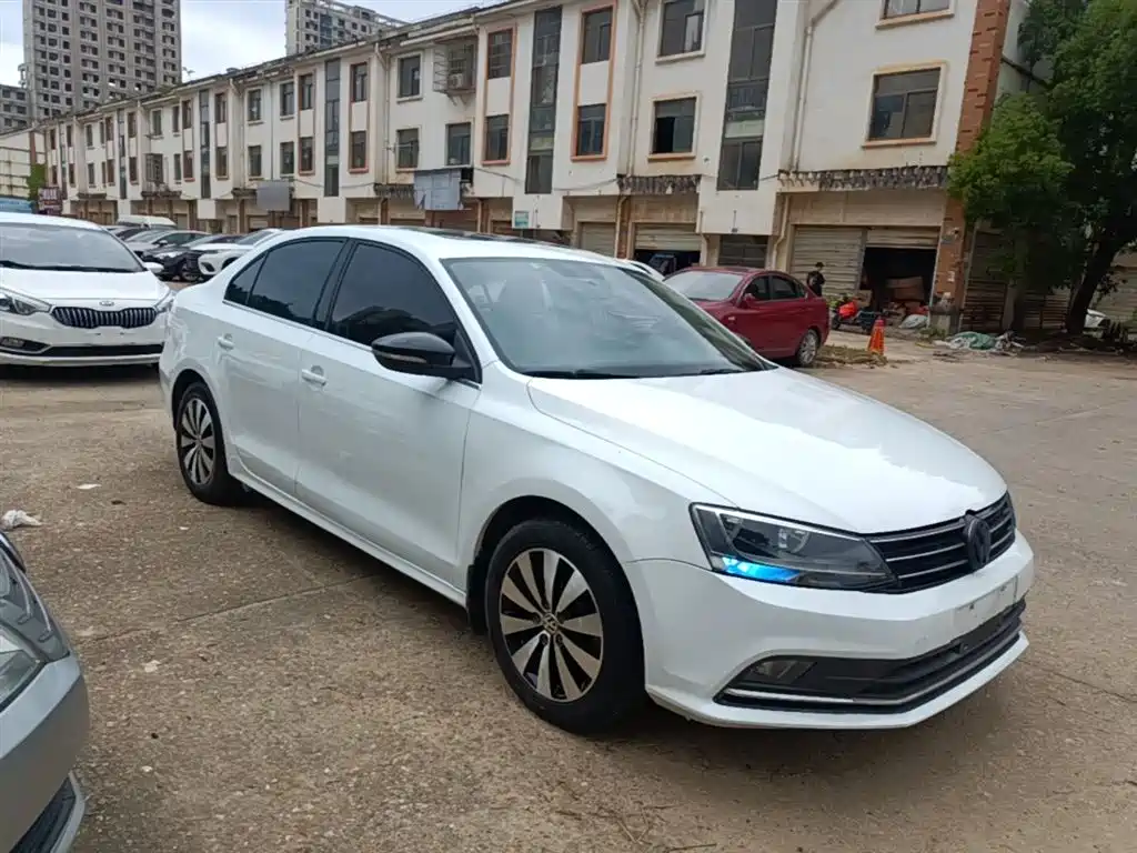 Volkswagen Sagitar 2017 1.6L Automatic Comfort фото 4