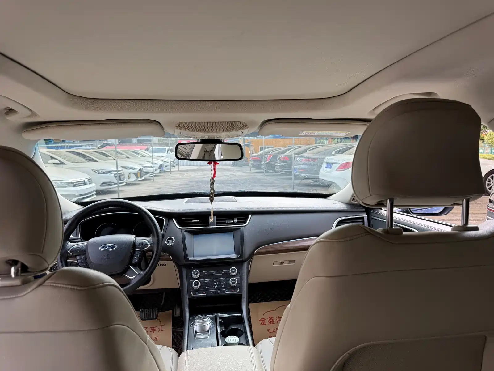Фото 9 - Ford Taurus
