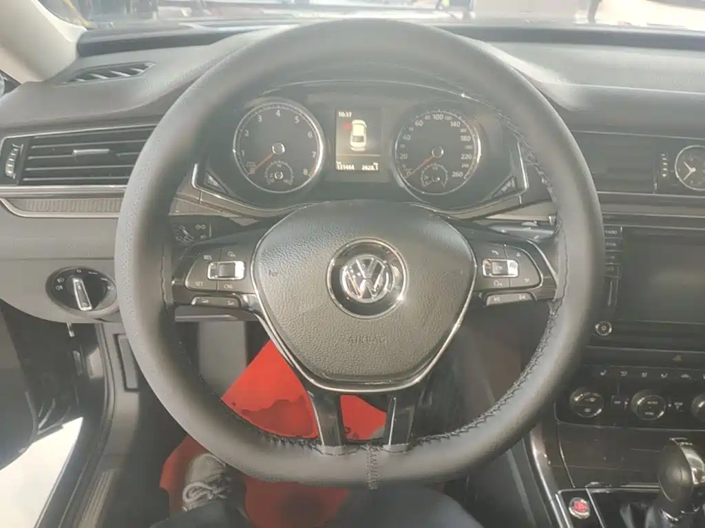 Фото 11 - Volkswagen Passat