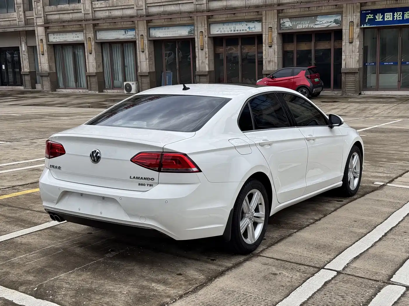 Volkswagen Lamando 2018 280TSI DSG Comfort Edition фото 5