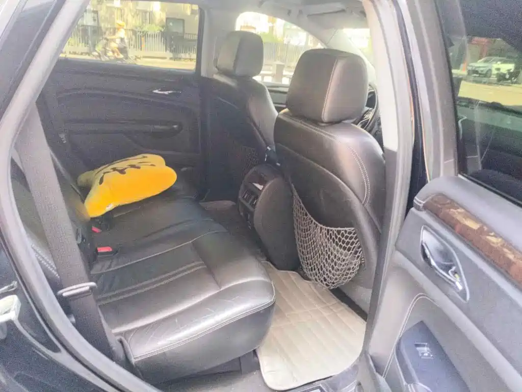 Photo 11 - Cadillac SRX
