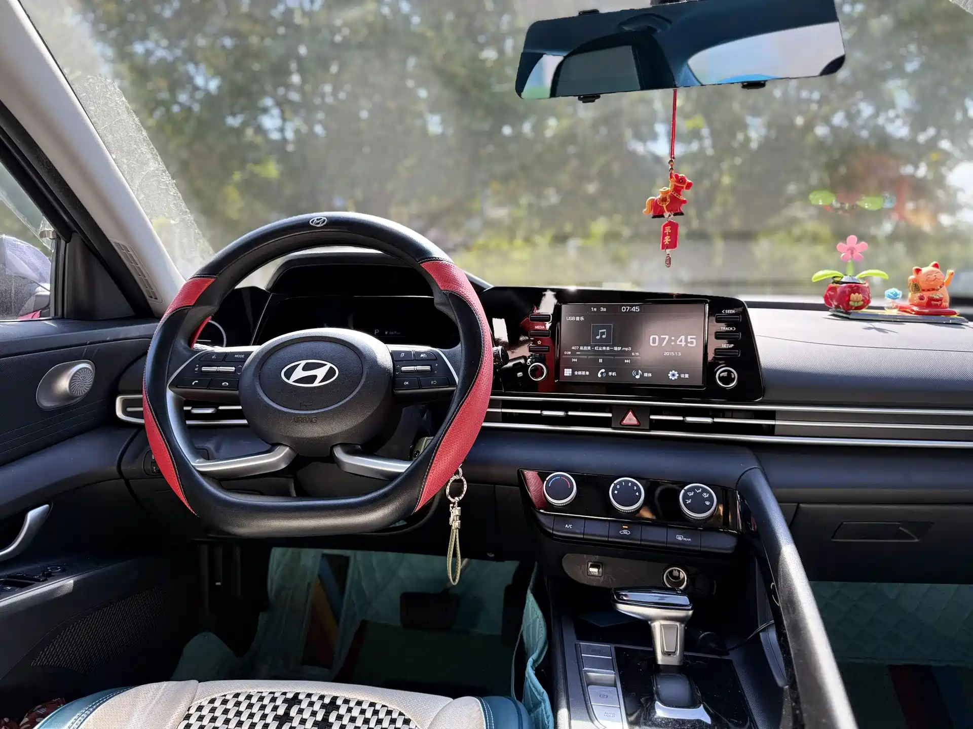 Photo 12 - Hyundai Elantra