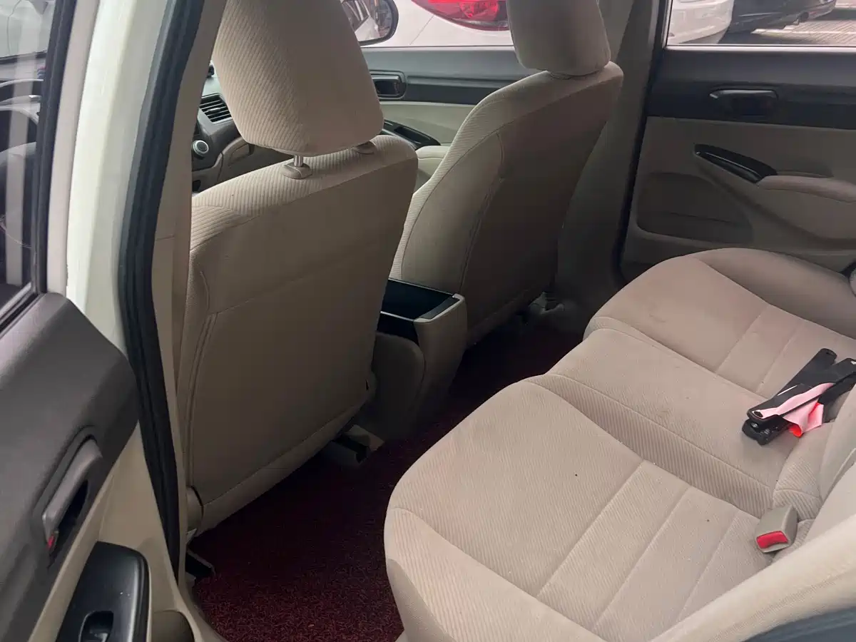 CIIMO CIIMO 2015 2015 1.8L Automatic Comfort Edition
