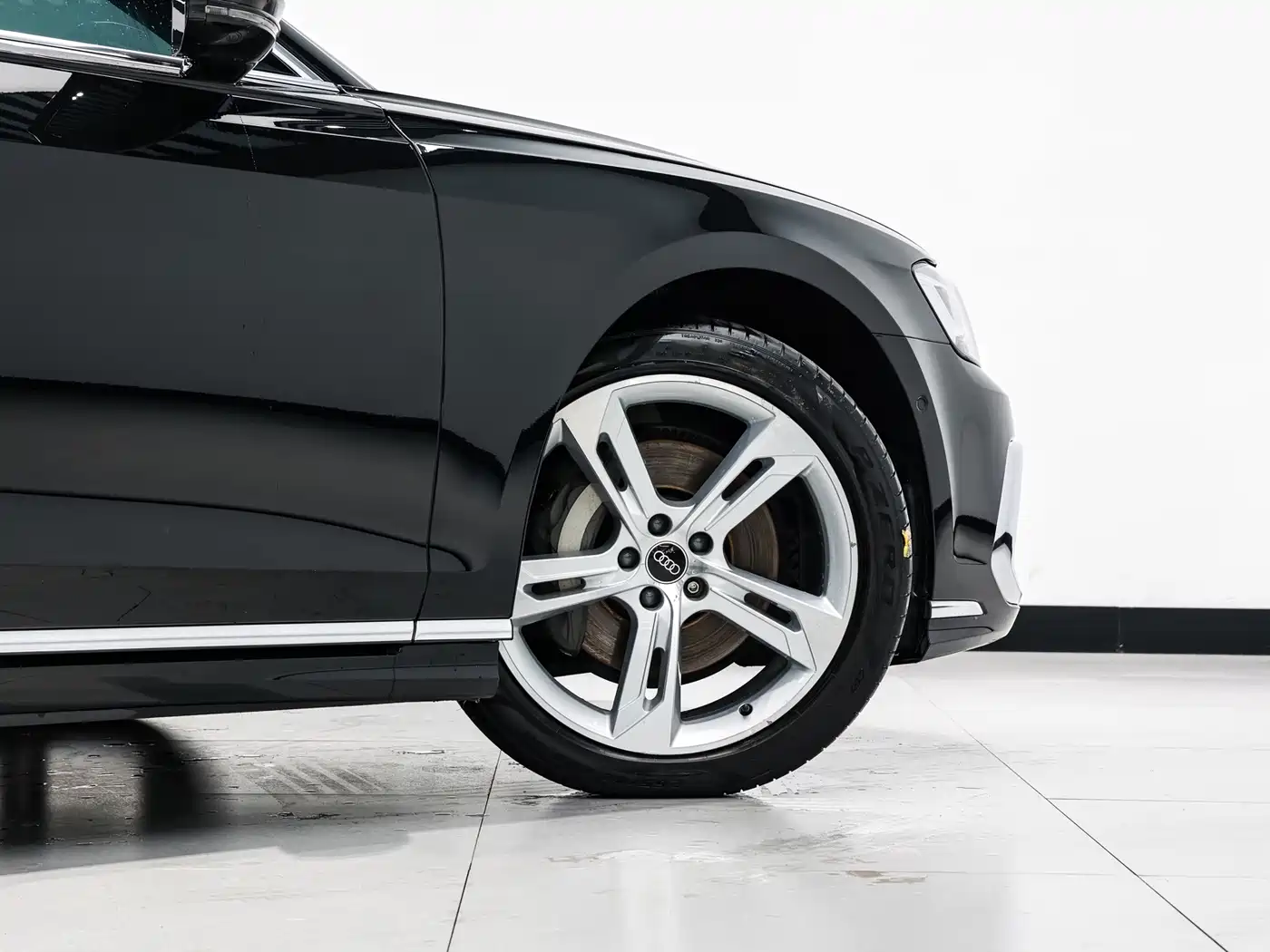 Audi A8 2023 A8L 50 TFSI quattro Exclusive фото 23