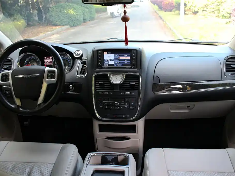 Chrysler Grand Voyager (Import) 2014 3.6L Comfort Edition фото 12