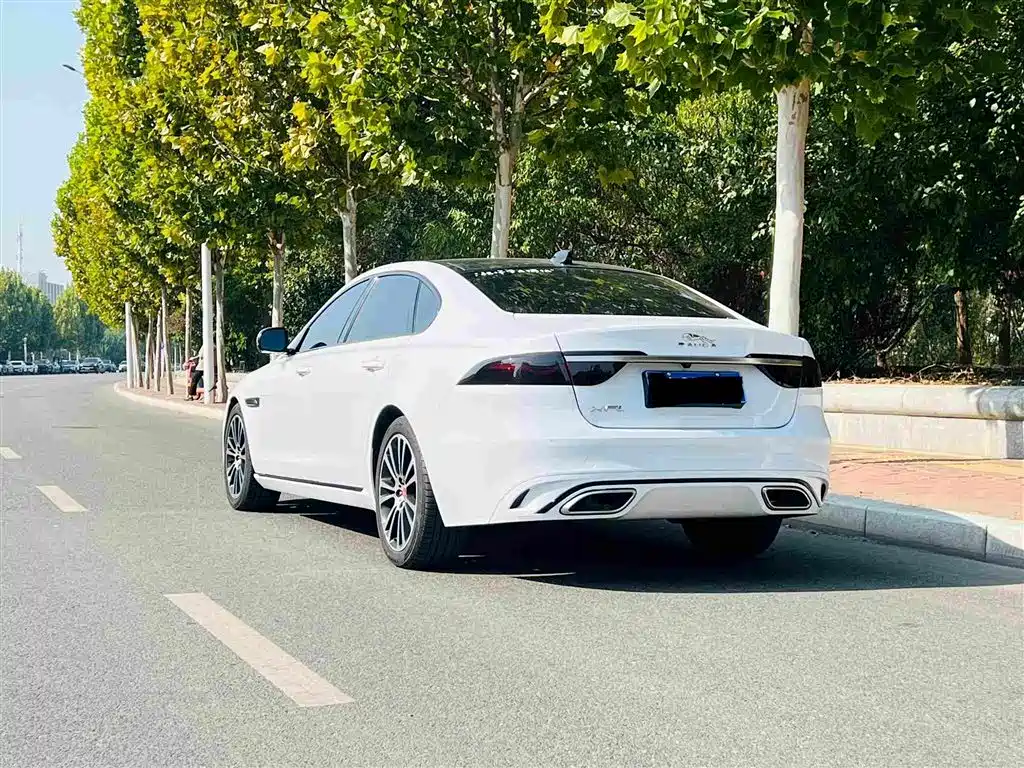 Фото 5 - Jaguar XFL