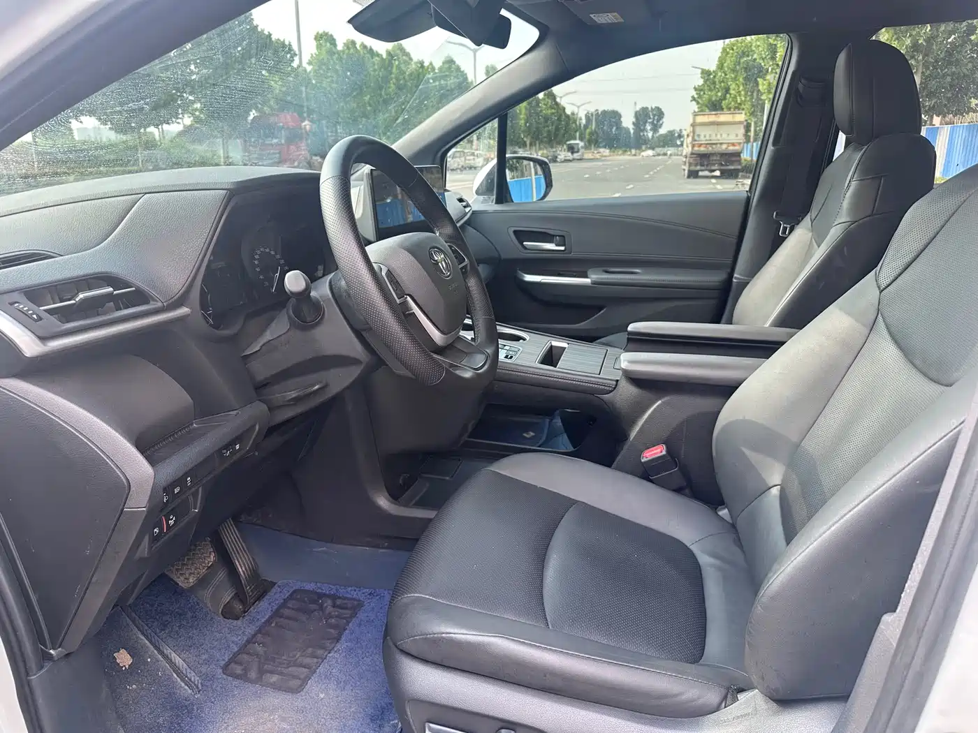 Toyota Sienna 2024 2.5L Hybrid AWD Luxury Edition фото 4