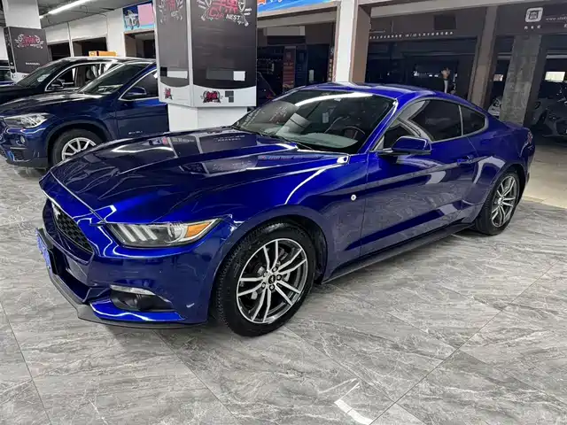 FORD MUSTANG
