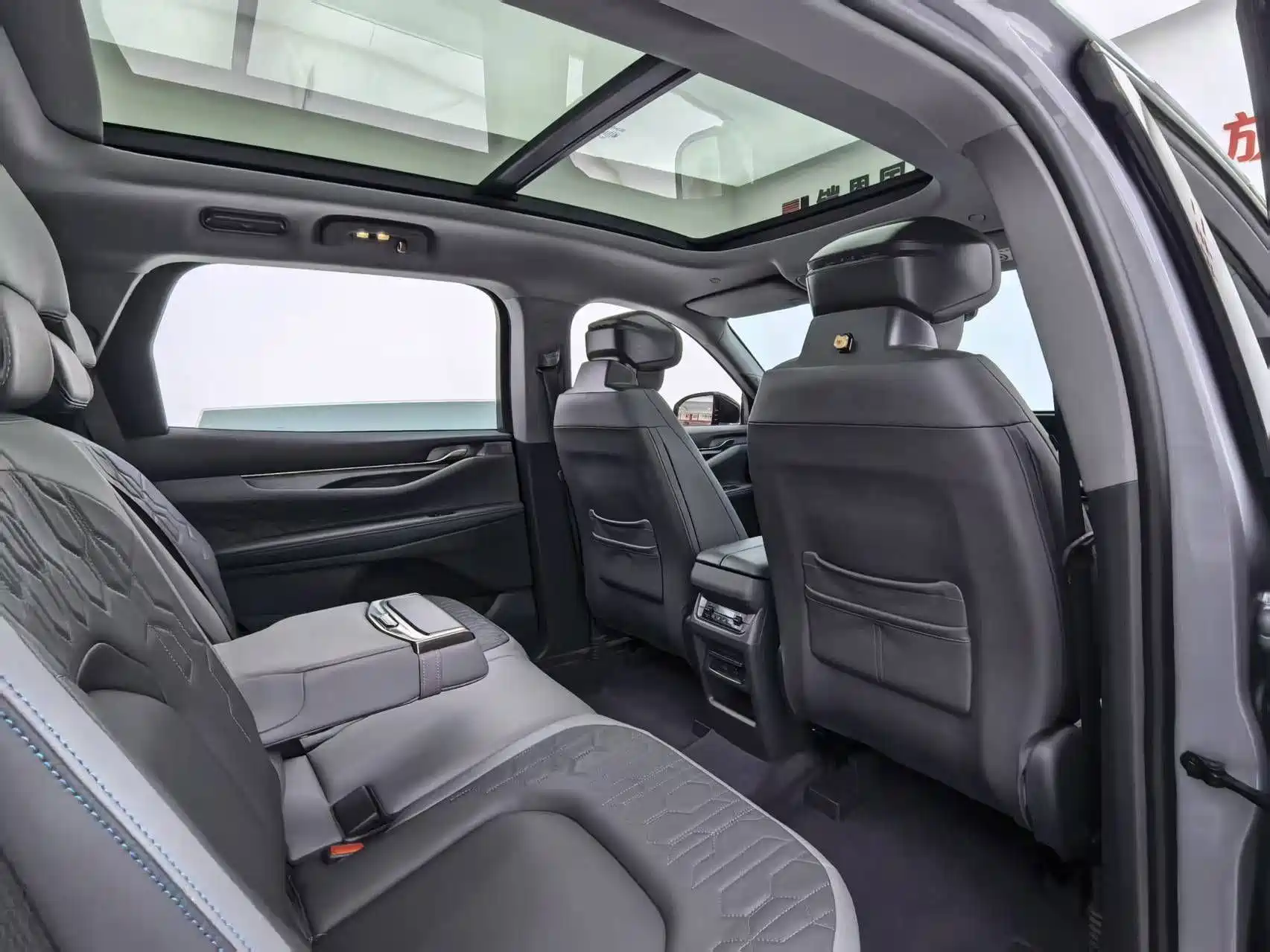 Фото 10 - Ford Edge