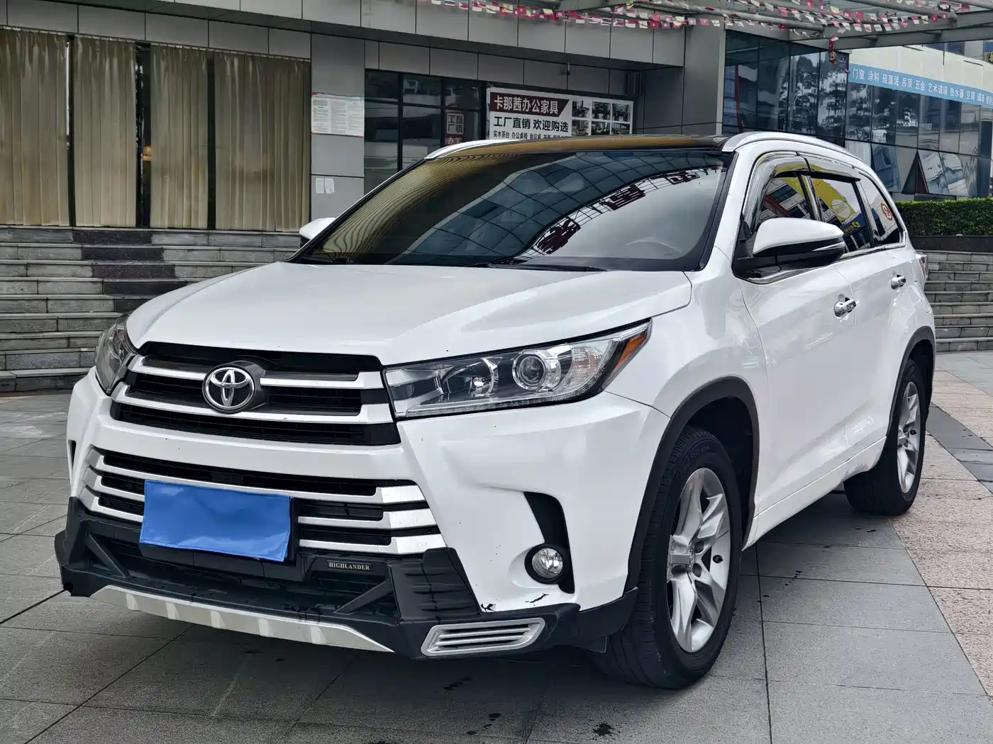 Photo 1 - Toyota Highlander