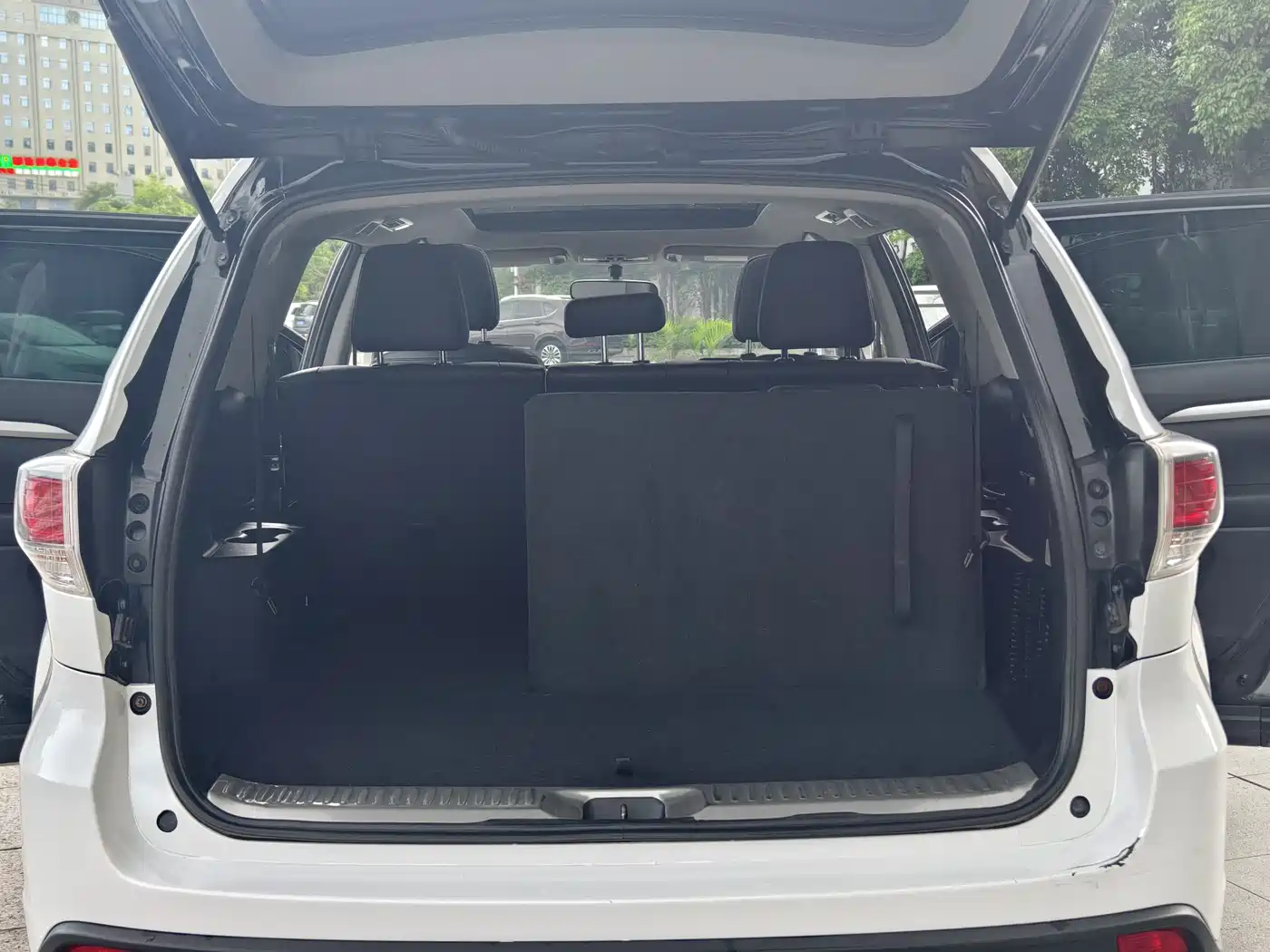 Photo 15 - Toyota Highlander