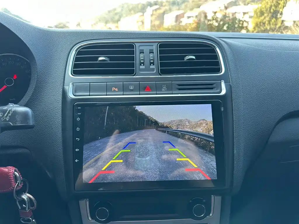 Volkswagen Polo 2016 1.6L Cross Polo Automatic фото 5