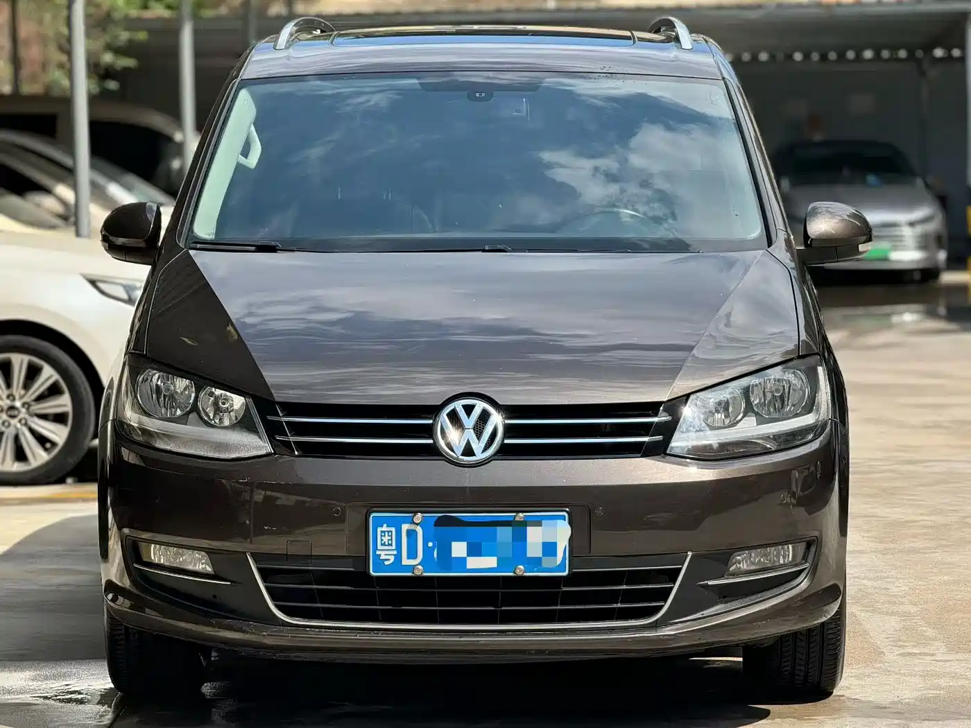 Volkswagen Sharan 2013 1.8TSI Comfort фото 2