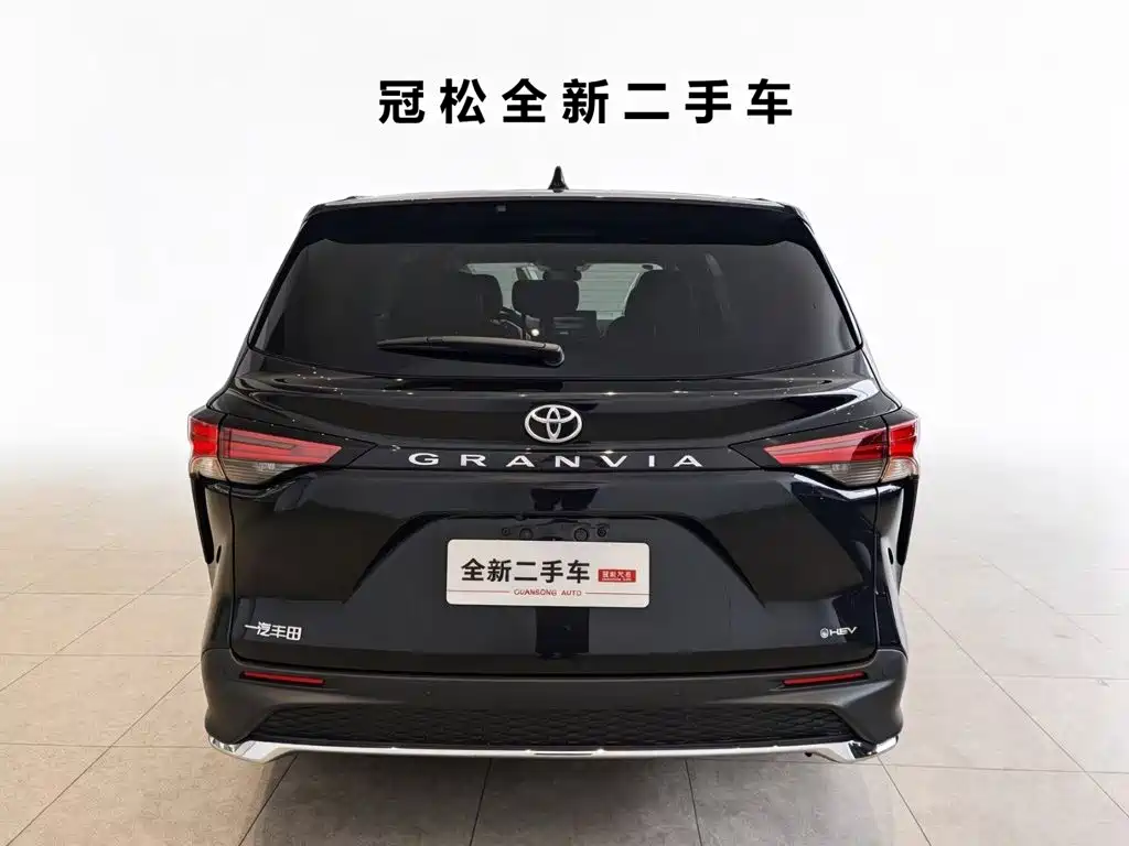 Фото 4 - Toyota Granvia
