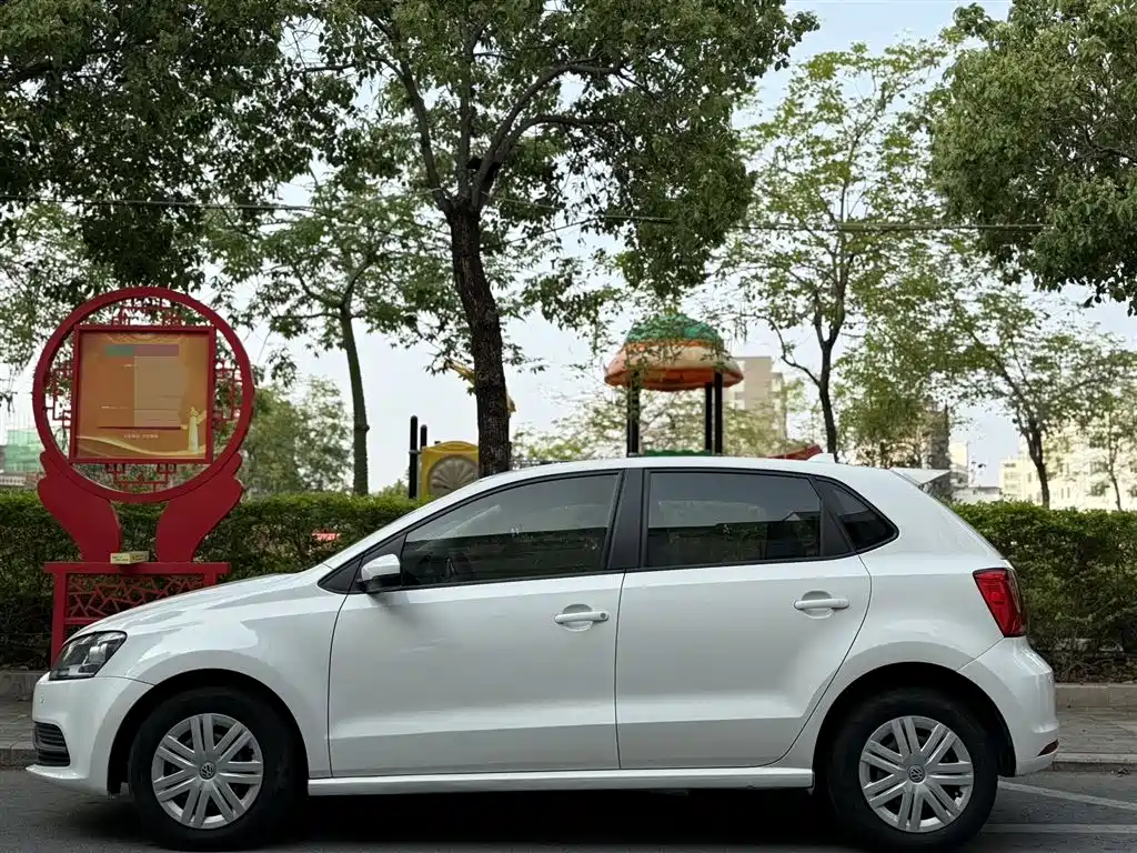 Volkswagen Polo 2016 1.4L Automatic Trend фото 8
