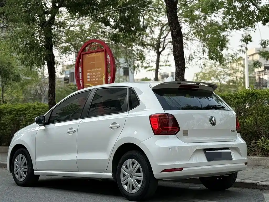 Volkswagen Polo 2016 1.4L Automatic Trend фото 9