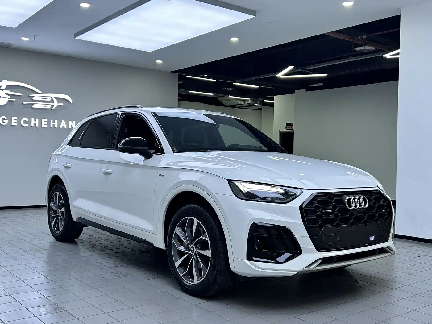 Audi Q5L 2023 40T Luxury Dynamic фото 3