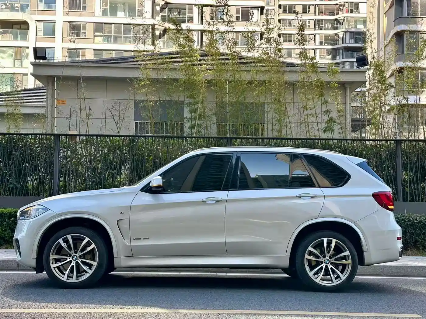 BMW X5 (Import) 2018 xDrive35i M Sport Luxury Model фото 7