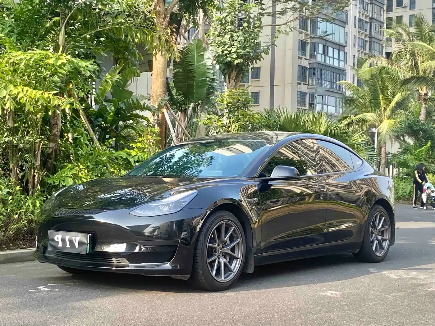 TESLA MODEL 3