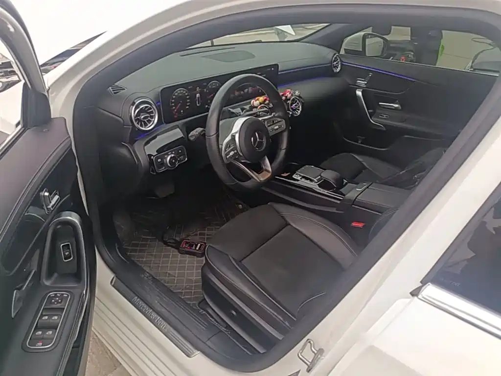 Mercedes-Benz A-Class 2019 A 200 L Sport Sedan фото 16