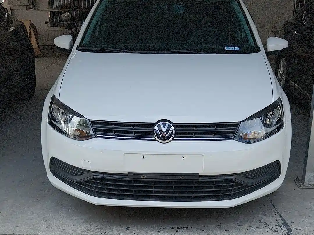 Volkswagen Polo 2016 1.4L Automatic Trend фото 2