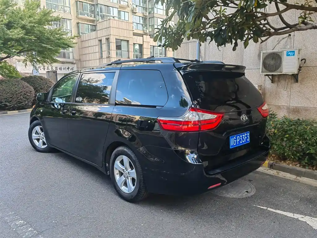 Toyota Sienna 2015 3.5L 2WD LE фото 14