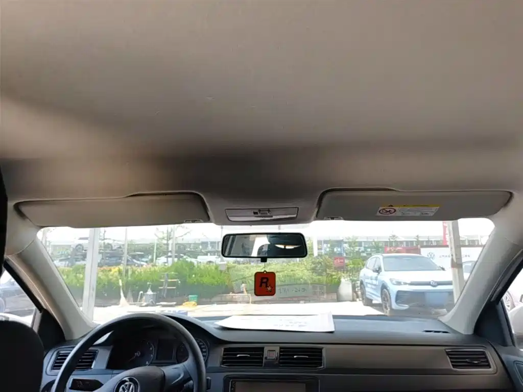VOLKSWAGEN SANTANA