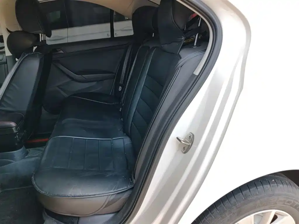 VOLKSWAGEN SANTANA