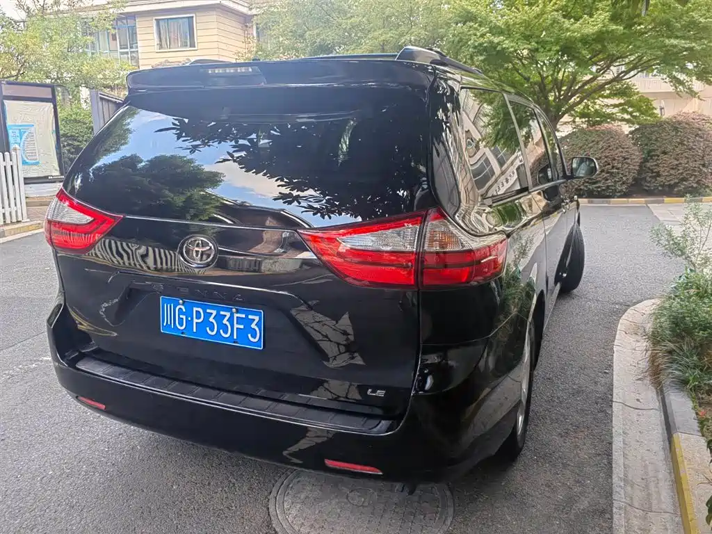 Toyota Sienna 2015 3.5L 2WD LE фото 11