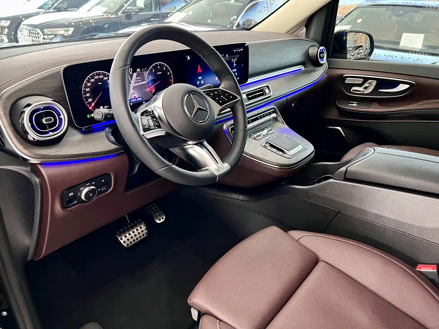 Mercedes-Benz V-Class 2024 V 300 L Long Wheelbase Luxury Edition фото 7