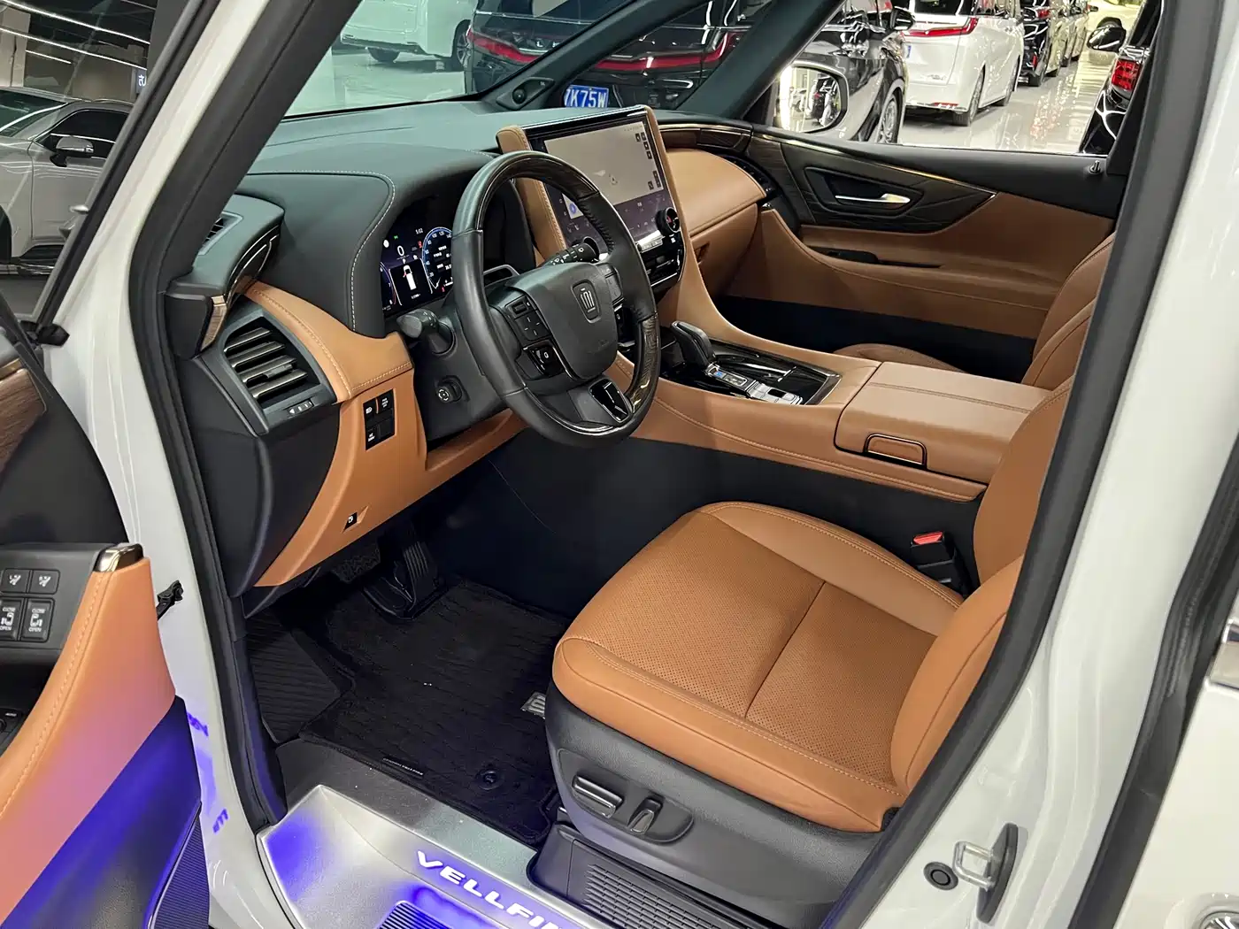 Toyota Vellfire 2024 Crown Hybrid 2.5L Executive Premium Edition фото 23
