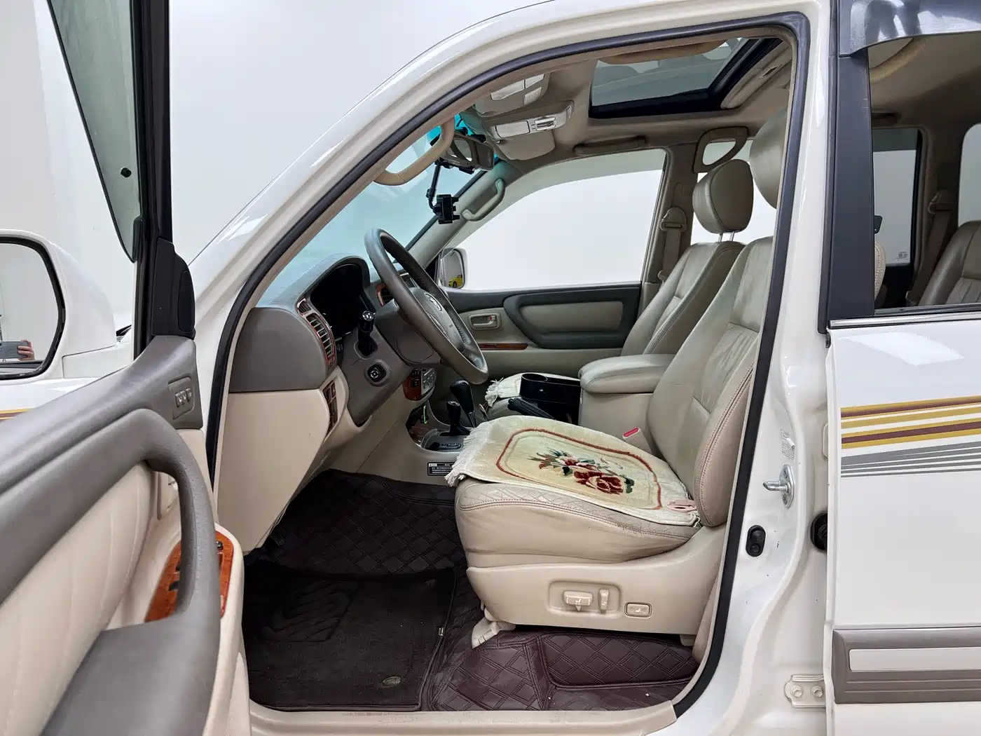 Toyota Land Cruiser 2005 Model 4.7L Automatic VX-R Luxury DVD Edition фото 9