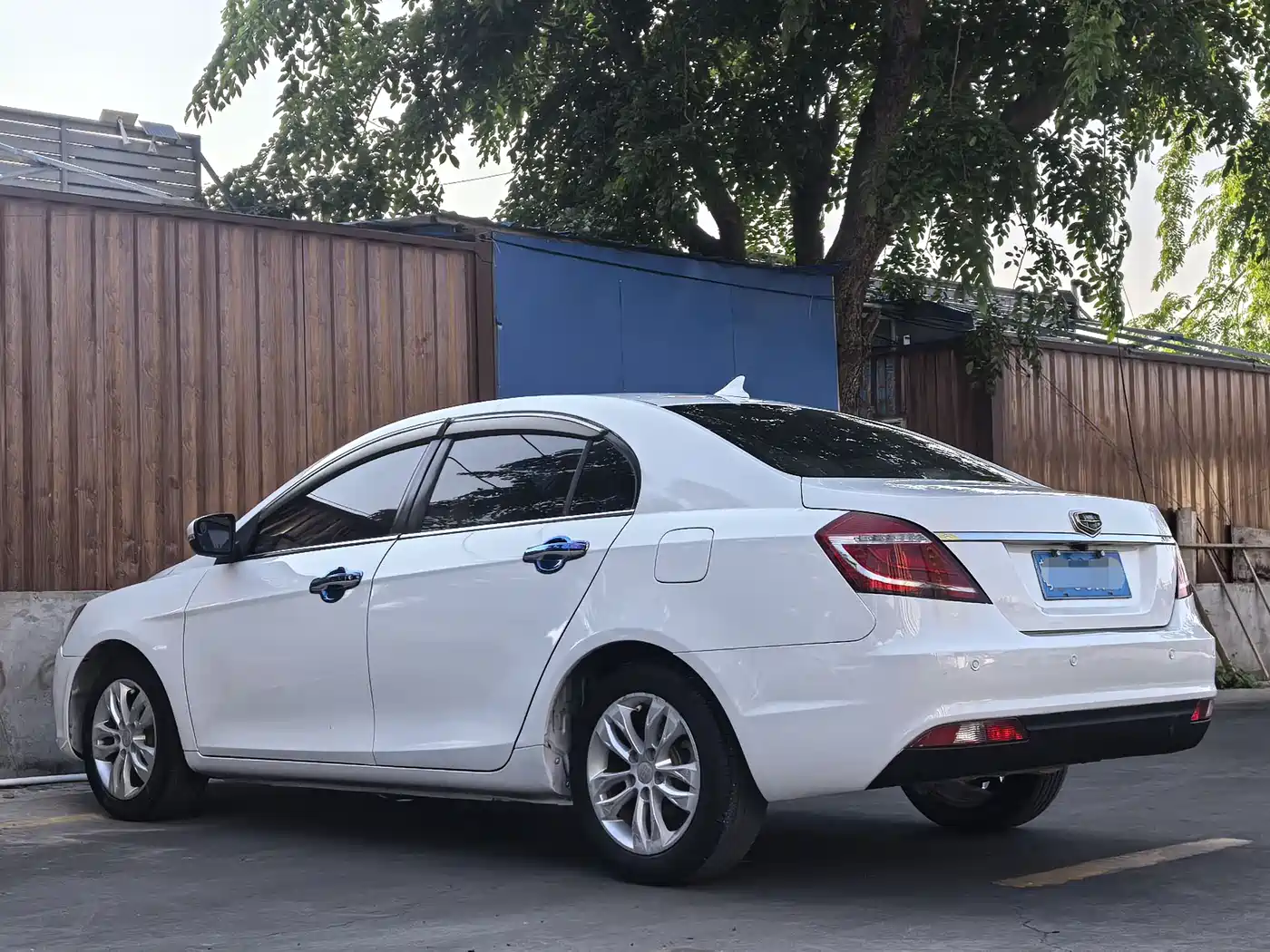 Geely Emgrand 2015 2015 Sedan 1.5L CVT Upward Edition