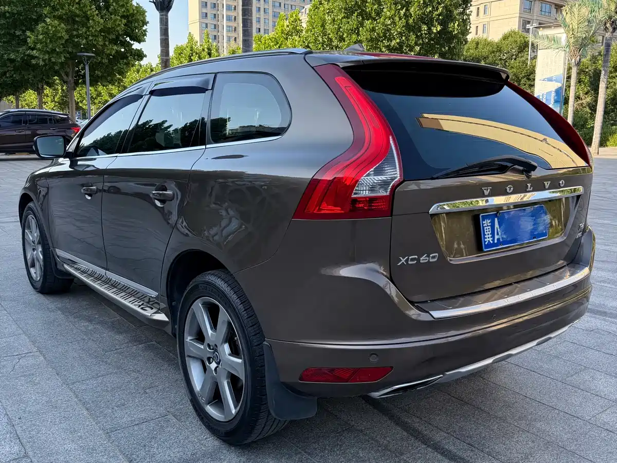 Volvo XC60 (Import) 2014 2015 T6 Momentum