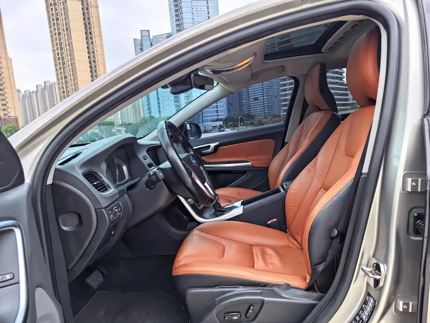 Фото 7 - Volvo S60