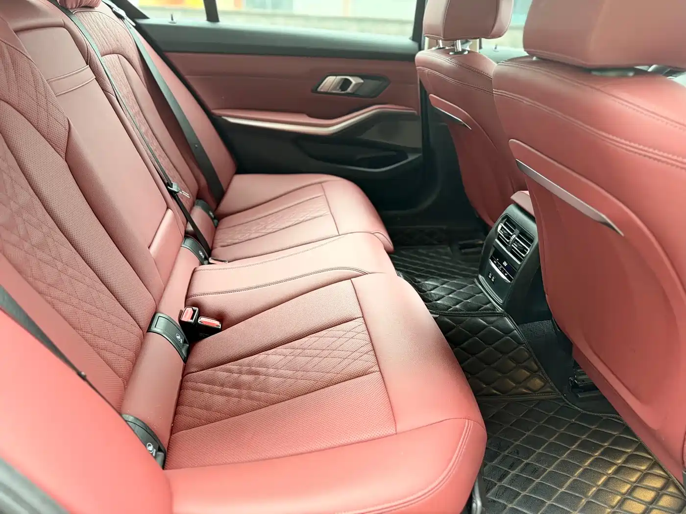 BMW 3 Series 2023 320Li M Sport Package фото 12