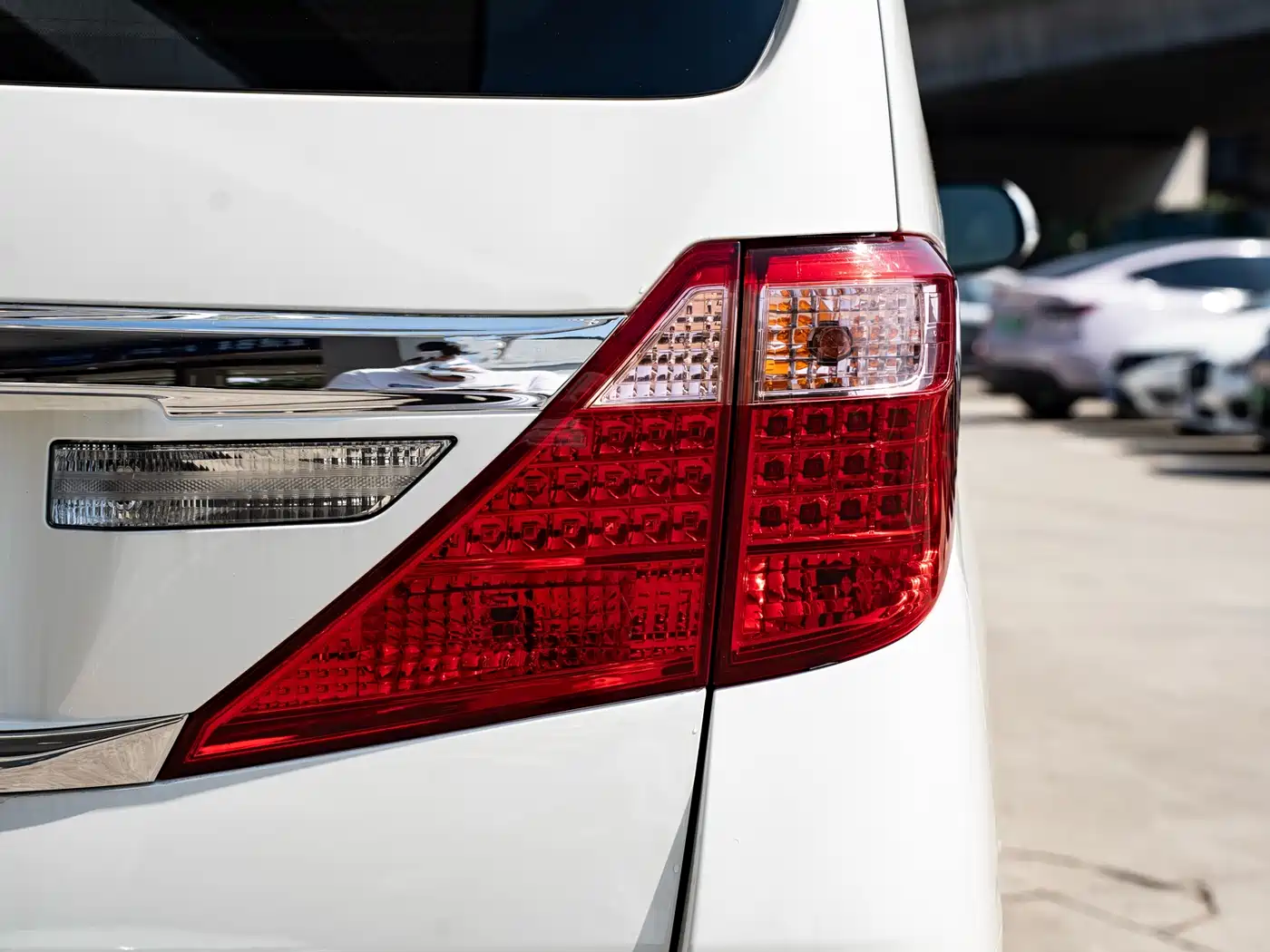 Toyota Alphard 2012 3.5L Premium Edition фото 7